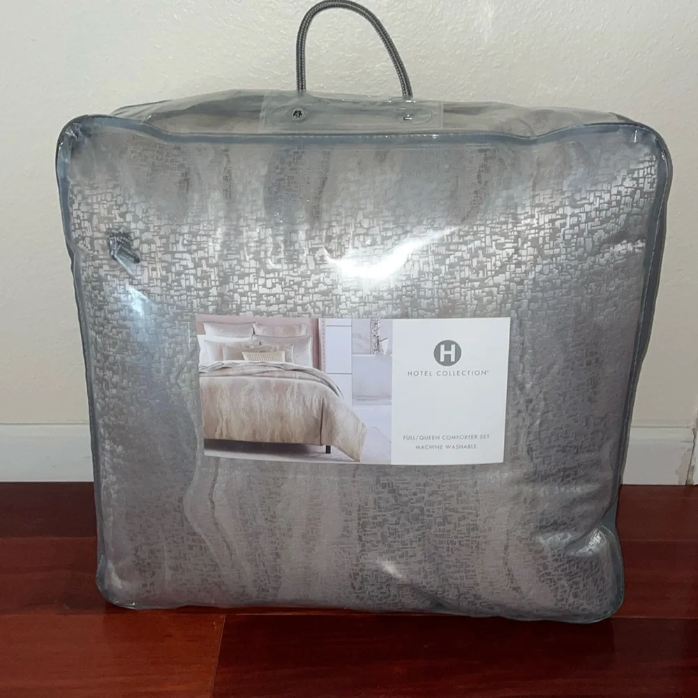 Macy HOTEL COLLECTION TERRA COMFORTER + 2 STANDARD SHAMS 3 PIECE SET